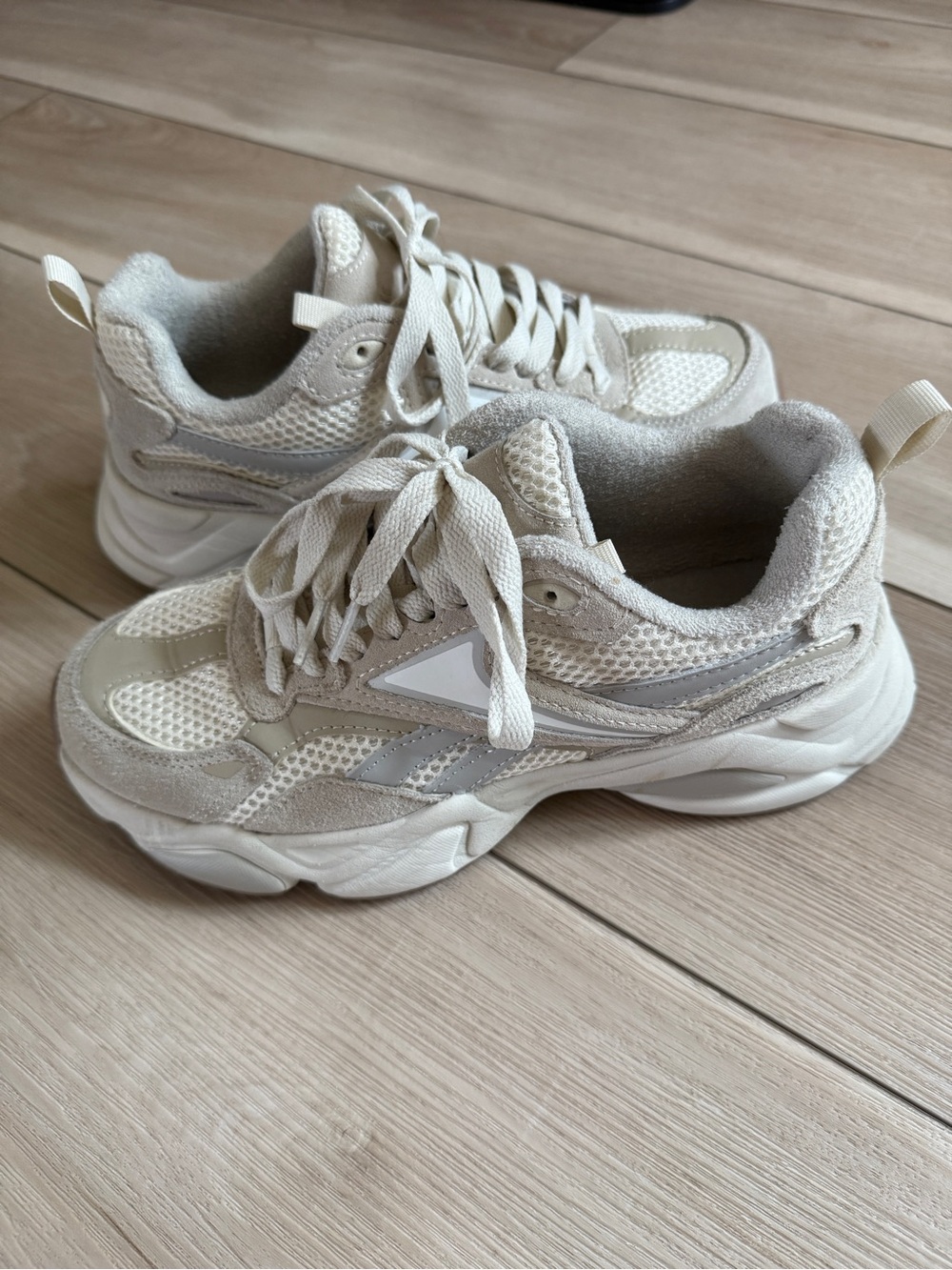 EUC Reebok Chunky Dad Sneakers Size 10